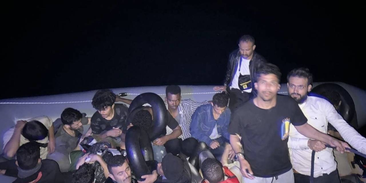 Ayvacık Açıklarında 18 Kaçak Göçmen Kurtarıldı