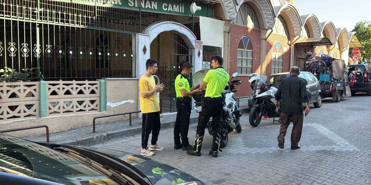 Dur İhtarına Uymadı, Namaz Kılma Bahanesiyle Camiden Kaçtı