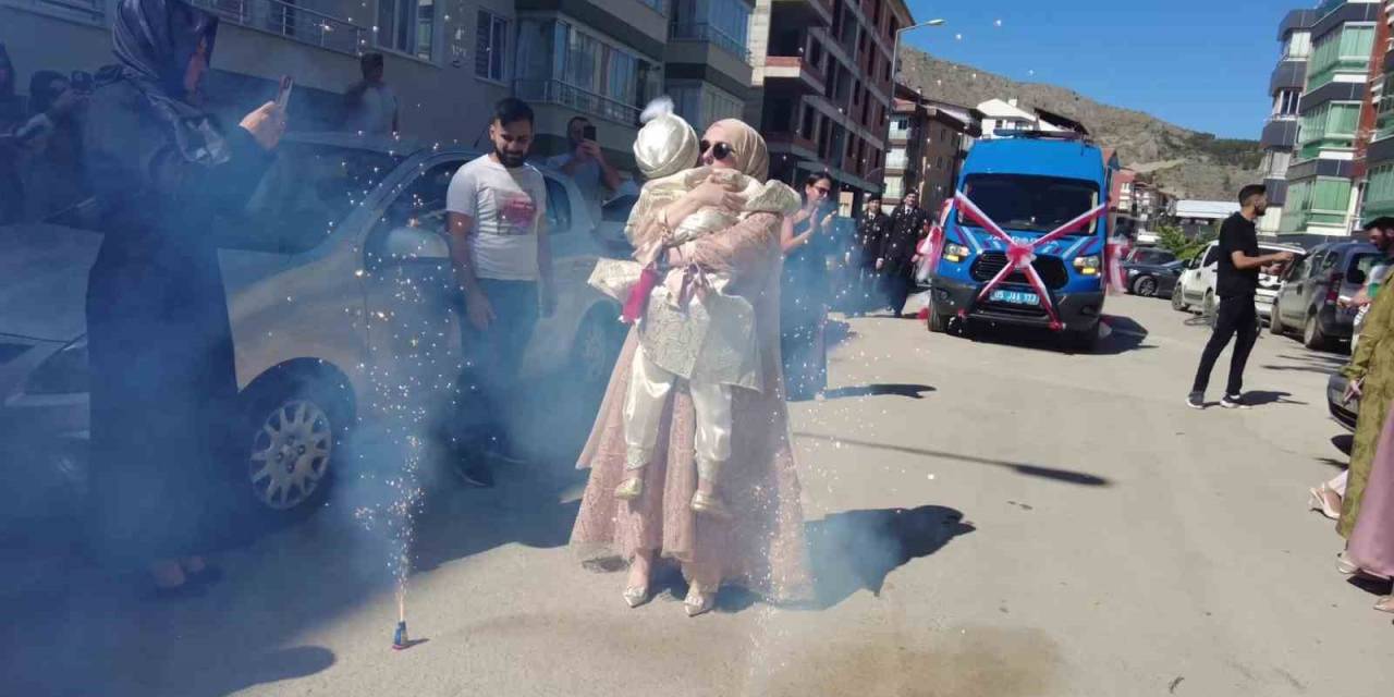 Jandarma Aracı Şehit Çocuğunun Sünnet Arabası Oldu