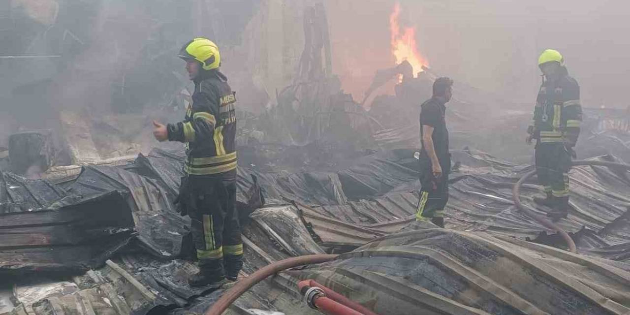 Mersin’de Geri Dönüşüm Tesisinde Yangın