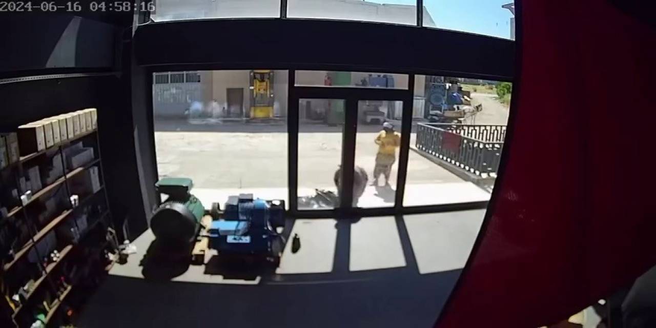 Zorla Girdiği Dükkandan, Kendi Dükkanıymış Gibi Çıktı