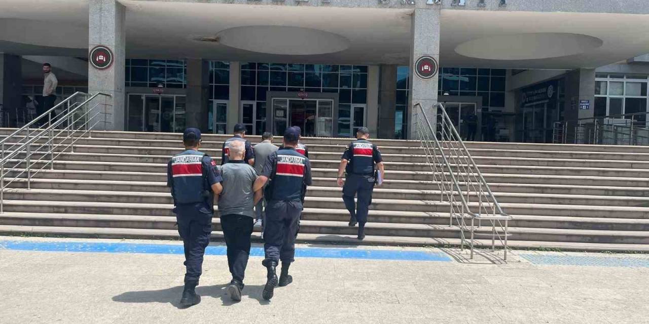 Firari 2 Hükümlüyü Jandarma Yakalandı