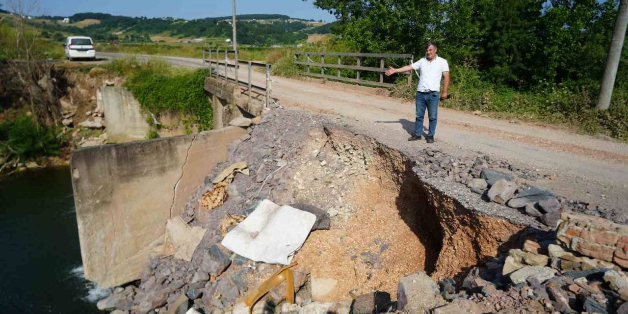 Sel Sebebiyle Zarar Gören Köprü Yıkılma Tehlikesi Geçiriyor