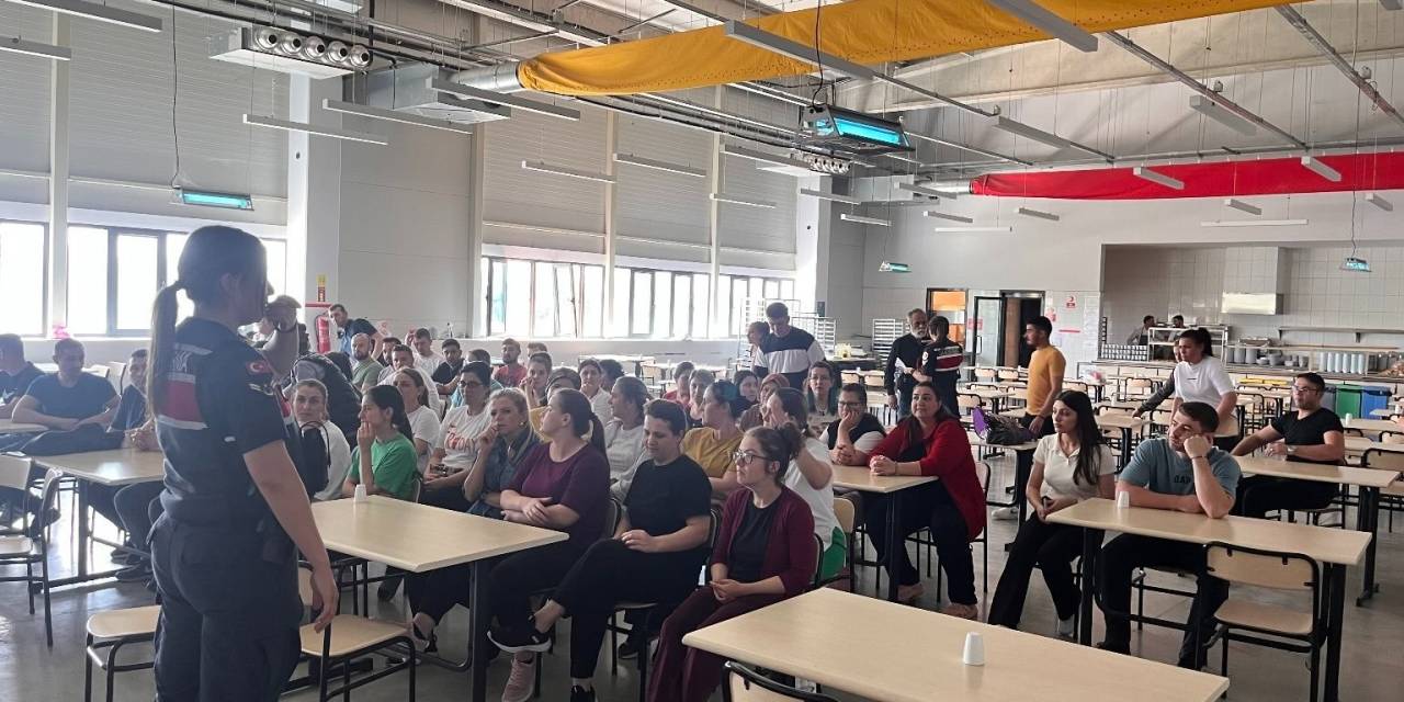 Fabrikada Çalışan Kadınlara Kades Tanıtımı