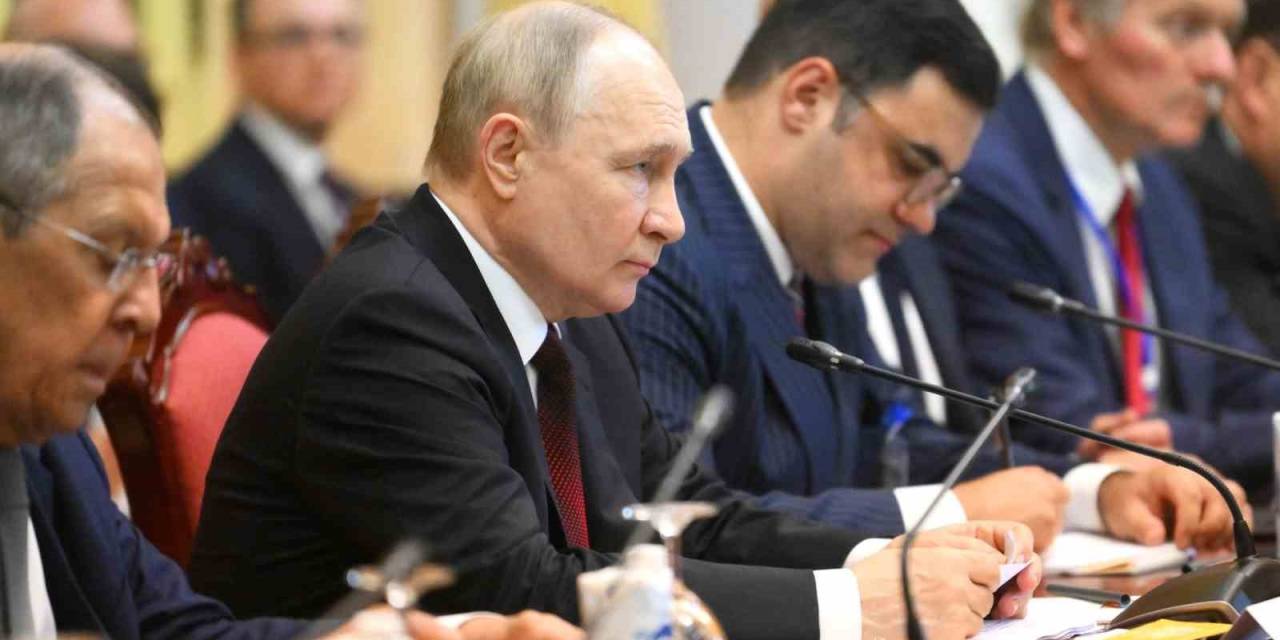 Putin: "Rusya-vietnam İlişkileri Eşitlik, Karşılıklı Saygı Ve Çıkarları Göz Önünde Bulundurma Ruhuyla Gelişiyor"