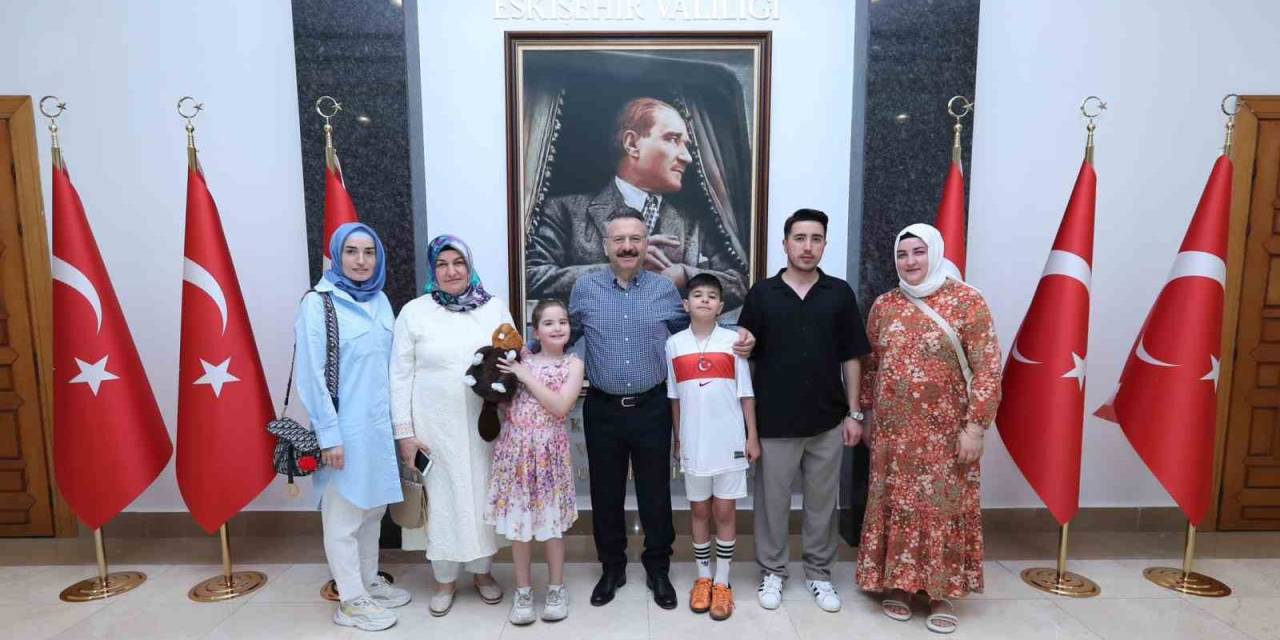 Şehit Piyade Uzman Çavuş Murat Tevlim’in Ailesi Vali Aksoy’u Ziyaret Etti