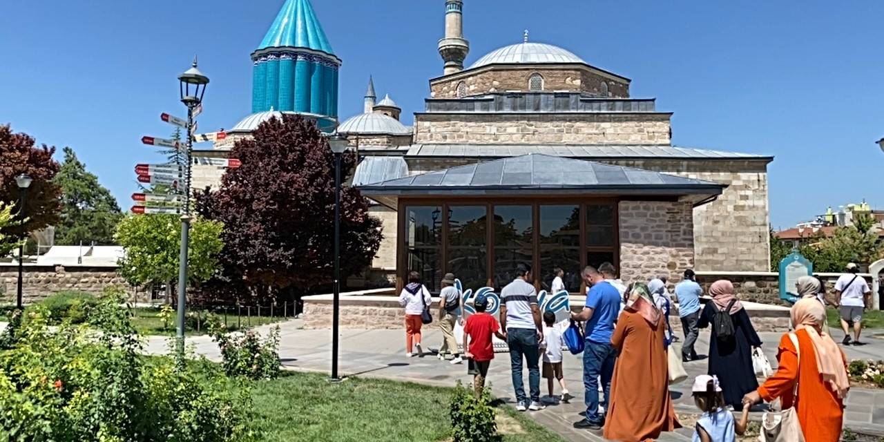 Bayram Tatilinde Mevlana Müzesinde Ziyaretçi Yoğunluğu
