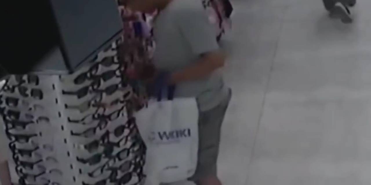 Gaziosmanpaşa’da Müşteri Kılığındaki Hırsız Çok Sayıda Gözlük Ve Çanta Çaldı: O Anlar Kamerada