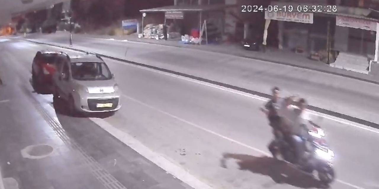 Trafik Magandalığı Yetmedi Şehir Magandalığına Soyundular