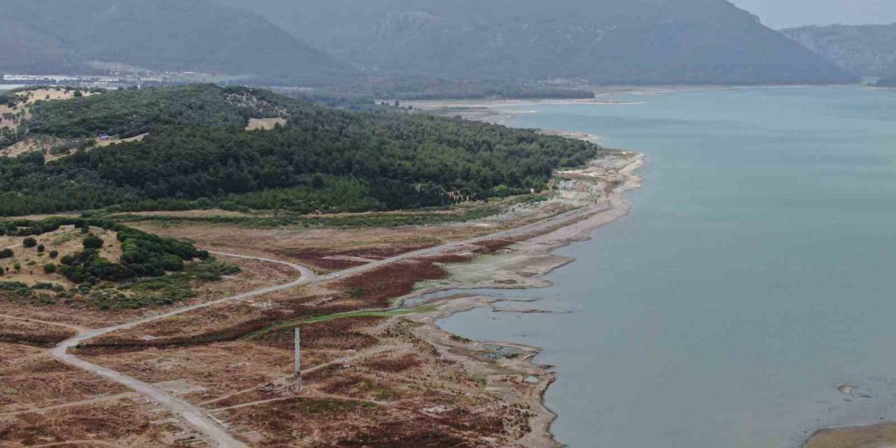 İzmir Barajlarında Tehlike Yaklaşıyor: "Son Yılların En Düşük Seviyesi"