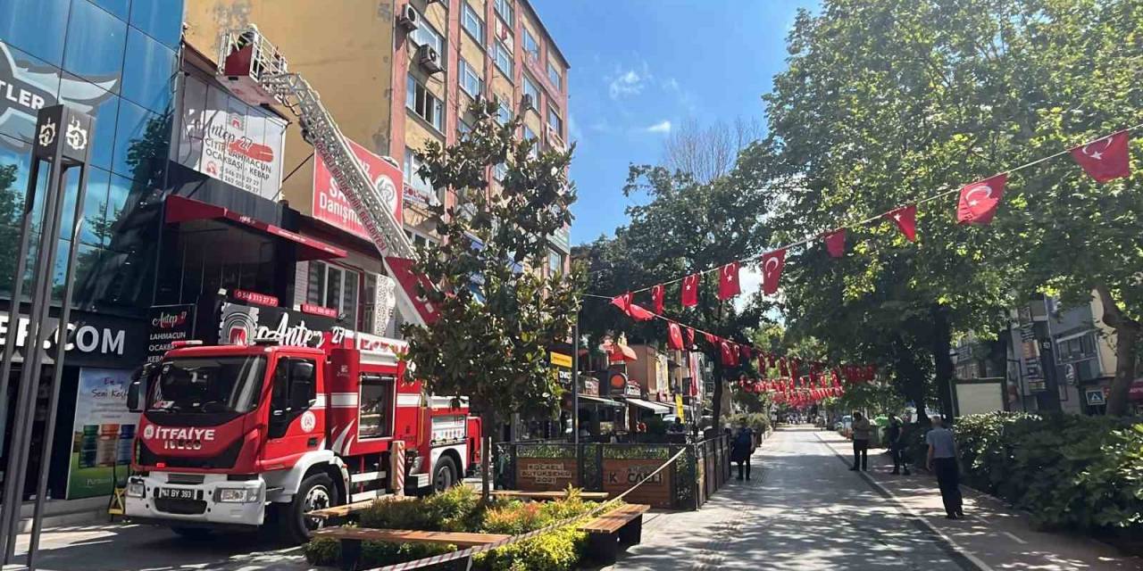 Restoranın Bacasında Çıkan Yangın Ekipleri Harekete Geçirdi