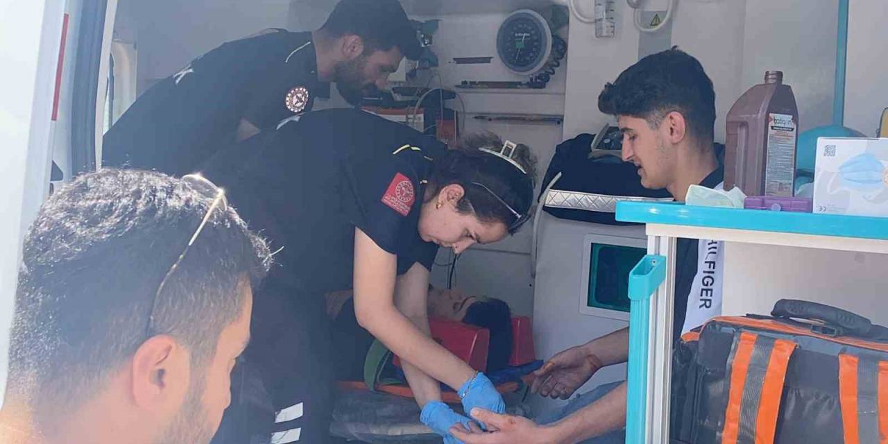 Araç İle Motosikletlerin Çarpışma Anı Kameralara Yansıdı