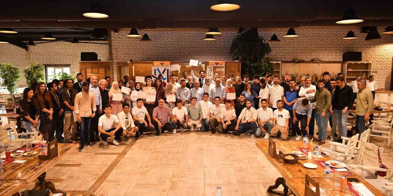 Başkan Büyükkılıç, Yabancı Uyruklu Öğrencilerin Bayram Ve Sertifika Sevincine Ortak Oldu