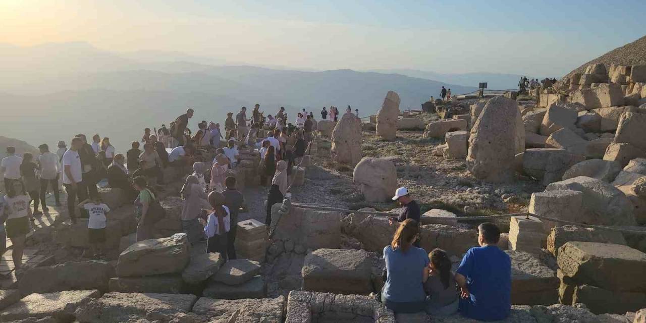 Nemrut Dağına Bayram Bereketi
