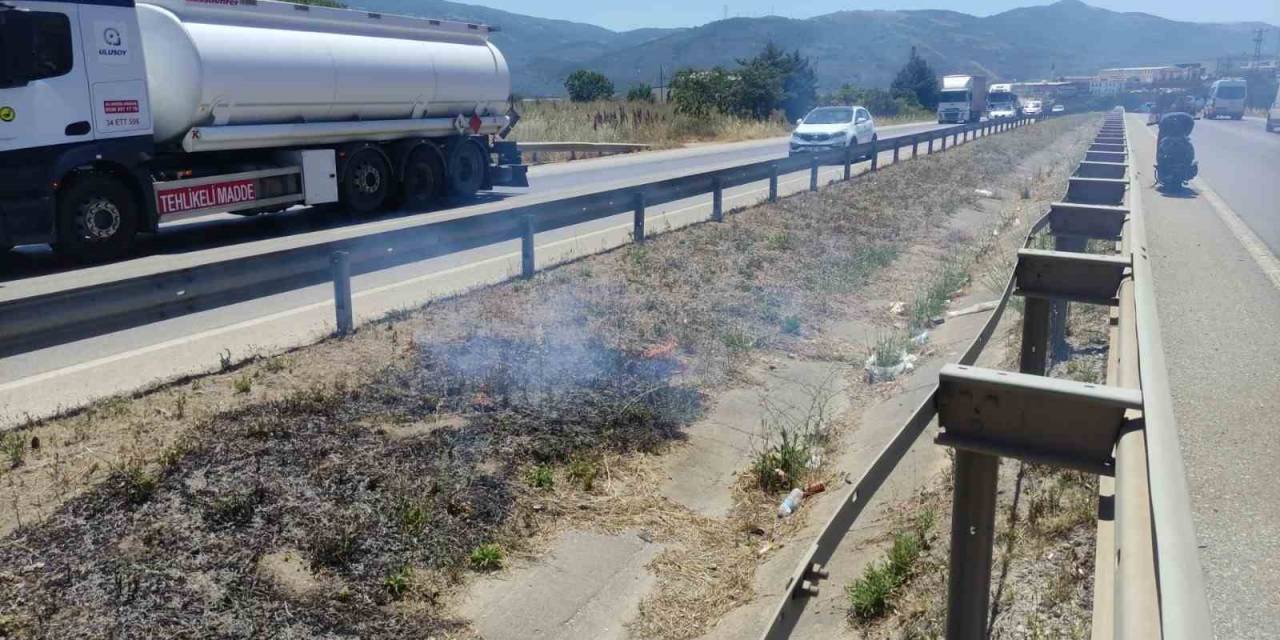 Araçtan Atılan Sigara İzmariti Yangın Çıkardı