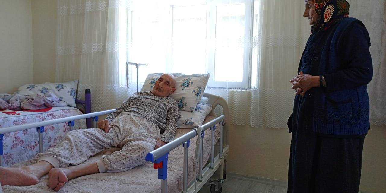 14 Yıllık Felçli Memet Dede Otomatik Hasta Yatağına Kavuştu