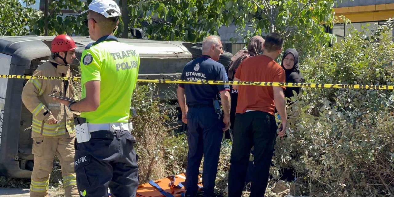 Pendik’te Kontrolden Çıkan Araç Kaldırımda Yürüyen Yayayı Ezdi