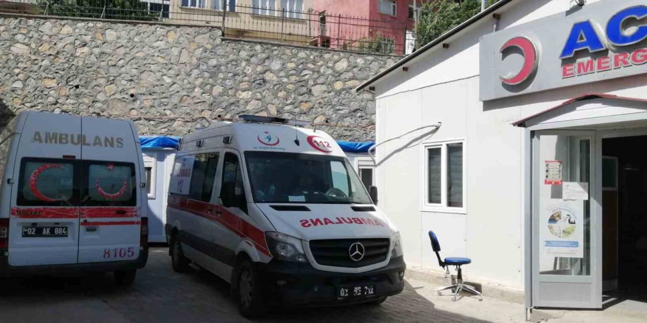 Baraka Yangınında 4 Kişi Hastanelik Oldu