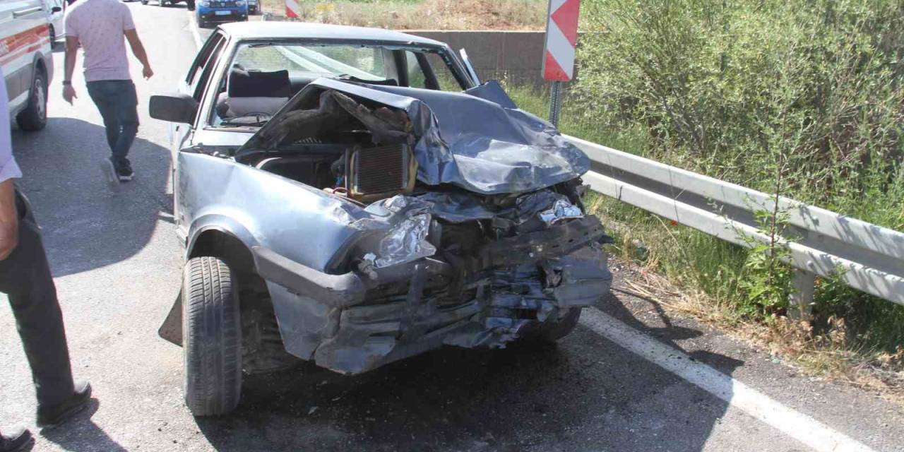 Konya’da Süt Kamyoneti İle Otomobil Çarpıştı: 4 Yaralı