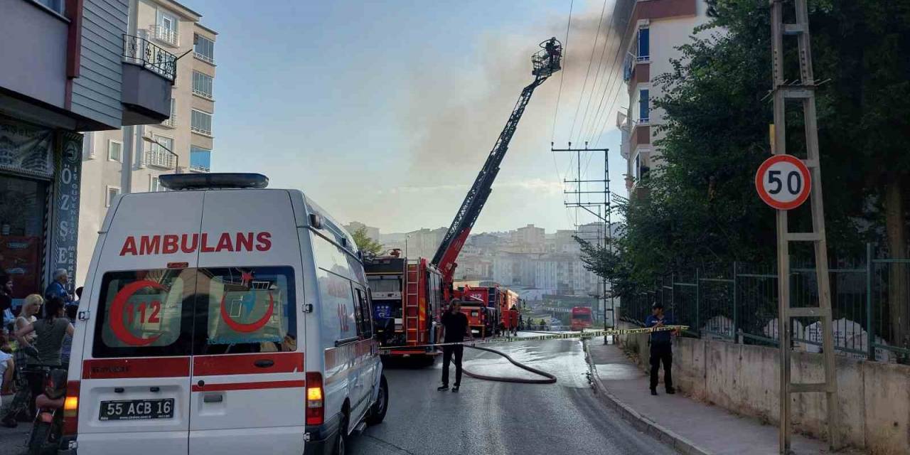Samsun’da Çatı Katında Korkutan Yangın