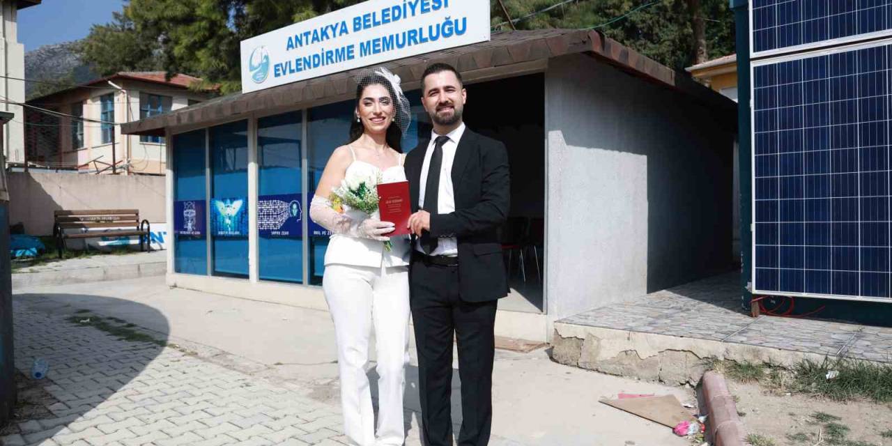 9 Günlük Bayram Tatilini Fırsat Bilen Çiftler, Evlendirme Dairelerine Koştular