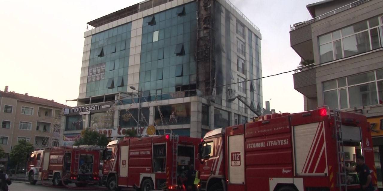 Ataşehir’de İş Merkezi Alev Alev Yandı