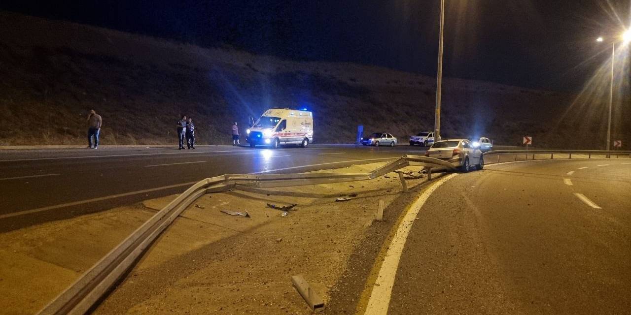 Kontrolden Çıkan Otomobil Bariyerleri Yıkarak Durabildi