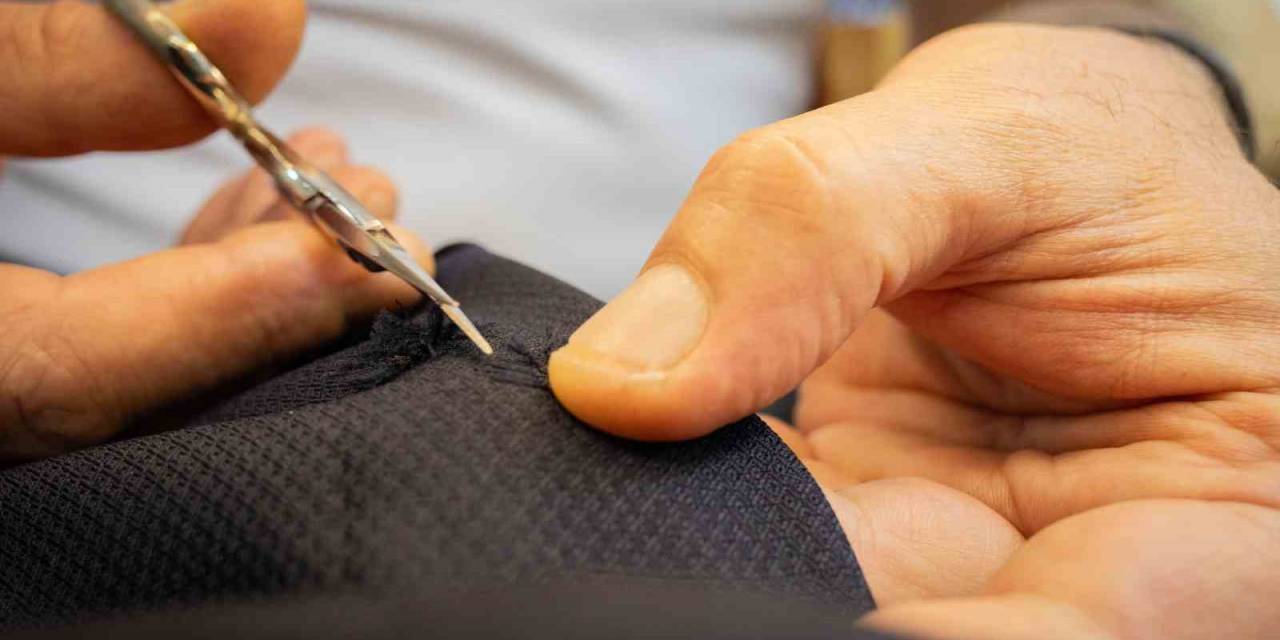 Onun İşi Sadece ’örücülük’: Elbiseleri İlmek İlmek Dokuyup Ekonomiye Kazandırıyor