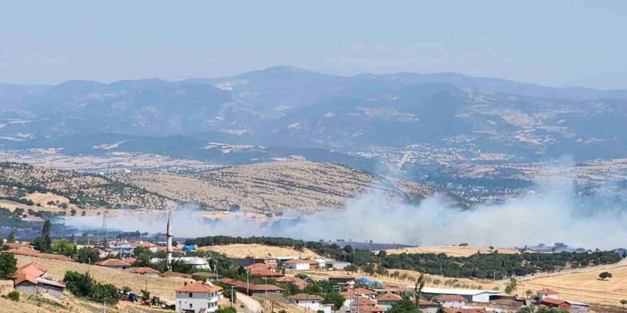 Balıkesir’de Arazi Yangınına Havadan Ve Karadan Müdahale Ediliyor