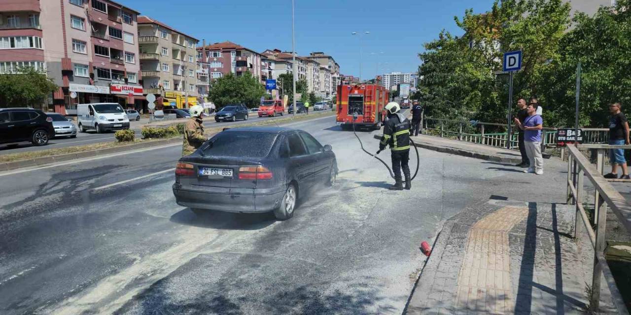 Otomobilde Çıkan Yangın Paniğe Yol Açtı