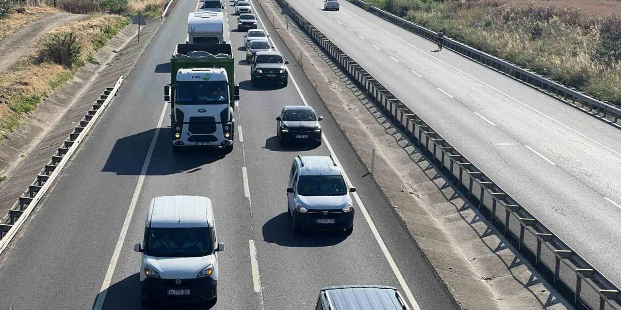 Tatilcilerin Dönüşü Başladı: Tekirdağ-istanbul Karayolunda Trafik Yoğunluğu Sürüyor