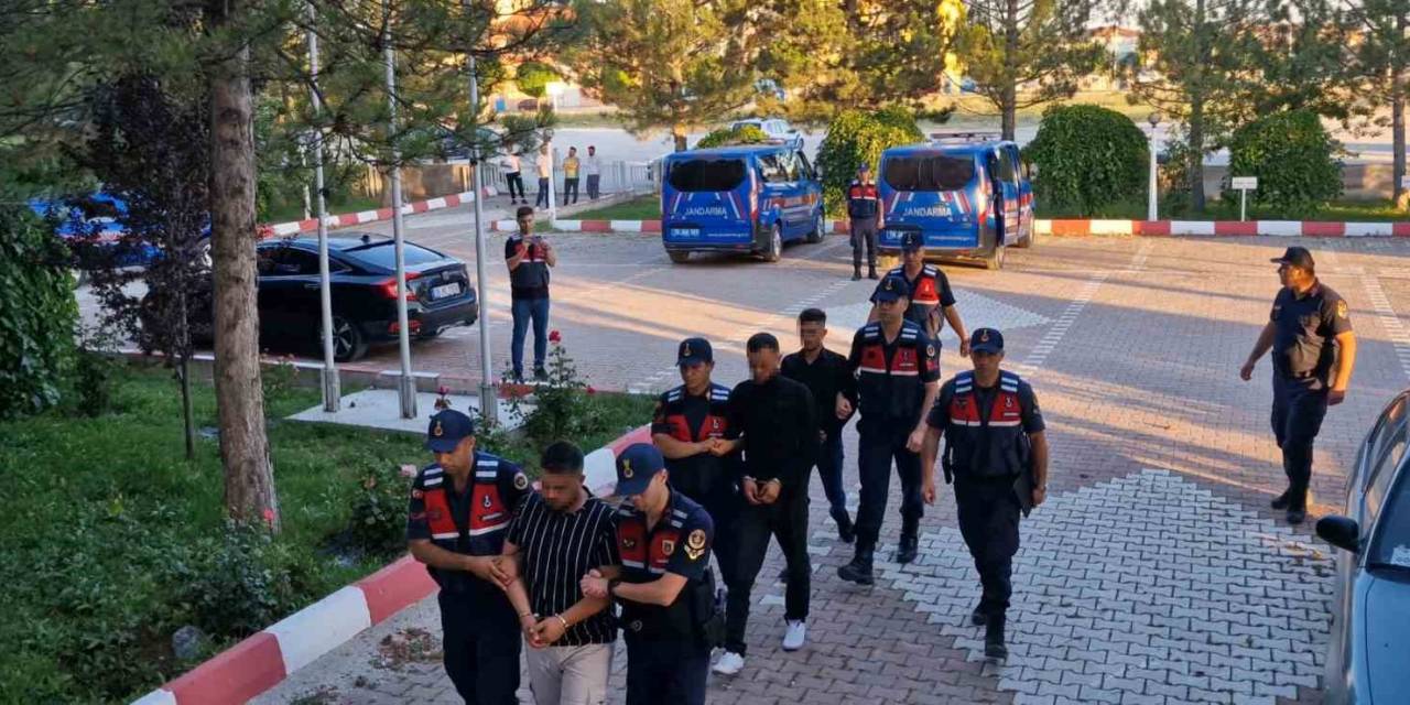 Düğünde Havaya Ateş Açmaya 3 Gözaltı