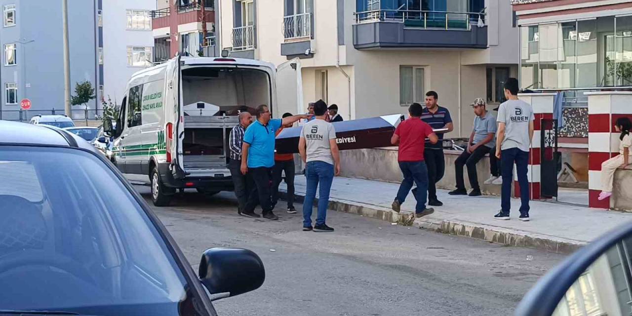 Yaşlı Kadın Balkonda Ölü Bulundu