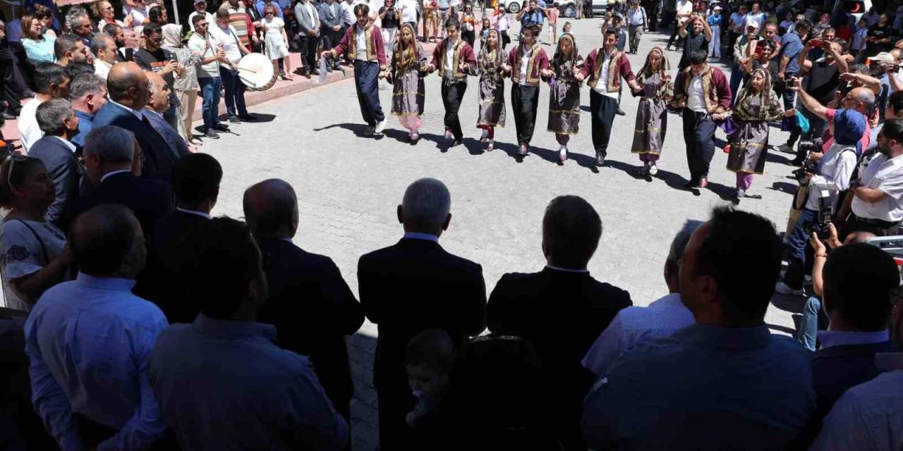 "Kemaliye Uluslararası Kültür Ve Doğa Sporları Şenlikleri" Başladı