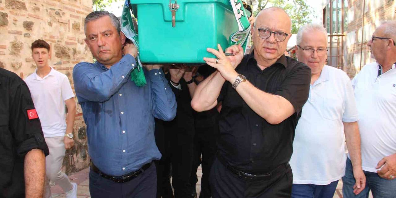 Chp Genel Başkanı Özel, Mhp’li Meclis Üyesinin Cenazesine Katıldı