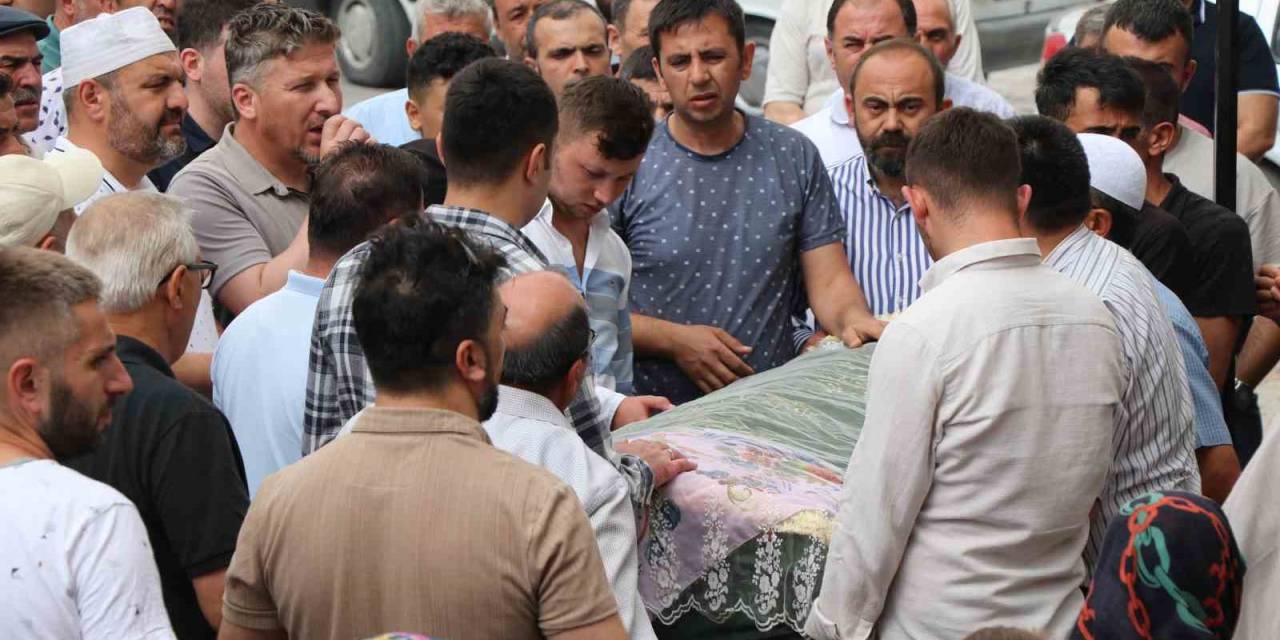 5. Kattan Düşerek Ölen Minik Simay’a Gözyaşı