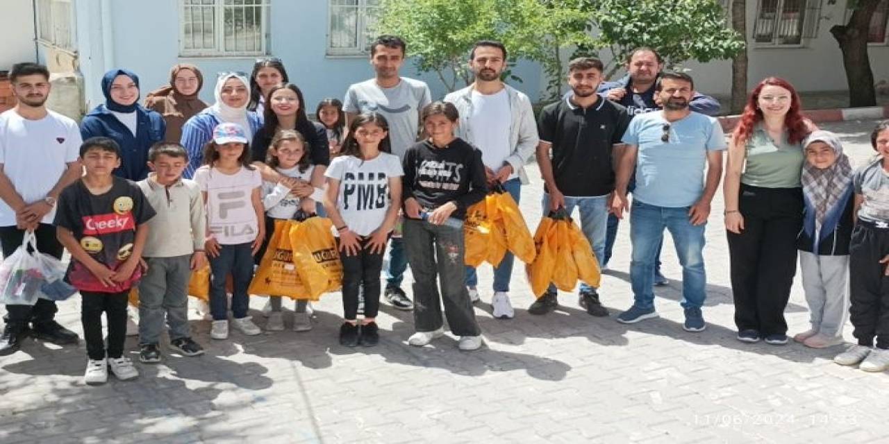 Üniversiteli Gençler Örnek Oldu