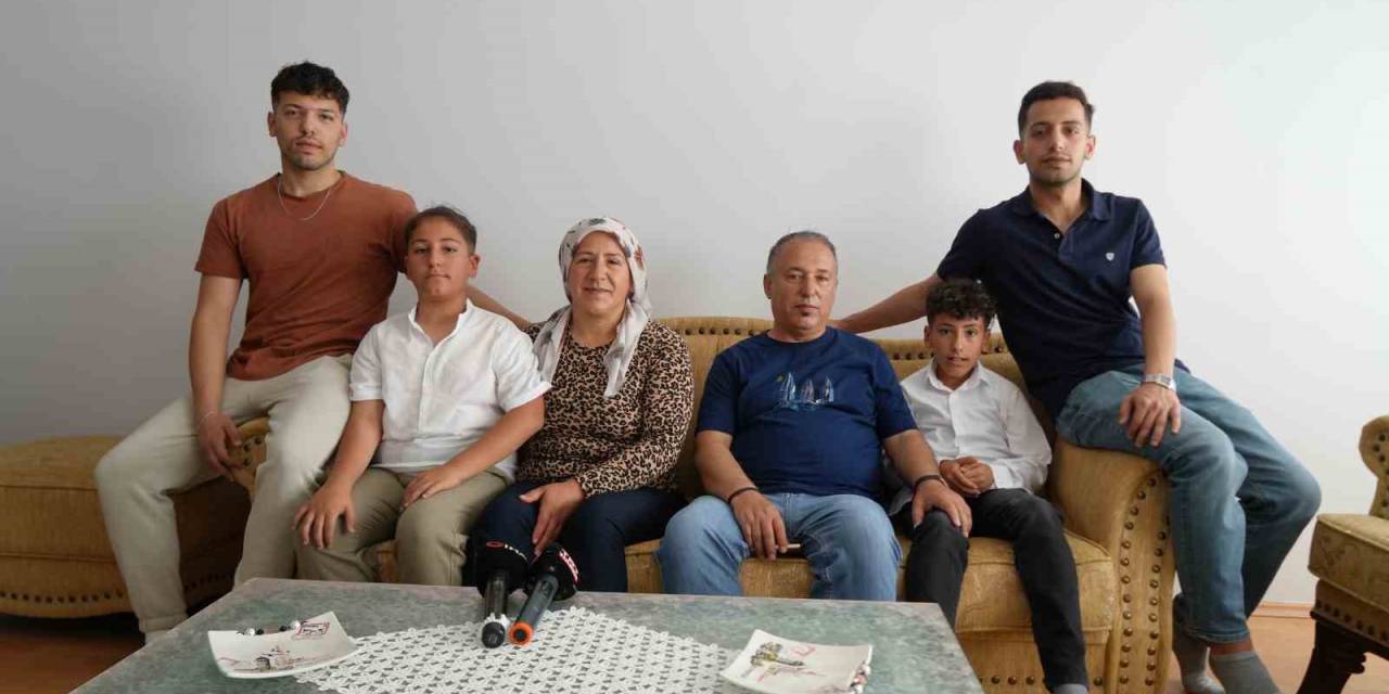 Evin 4 Oğlu Aynı Gün Doğum Gününü Kutluyor