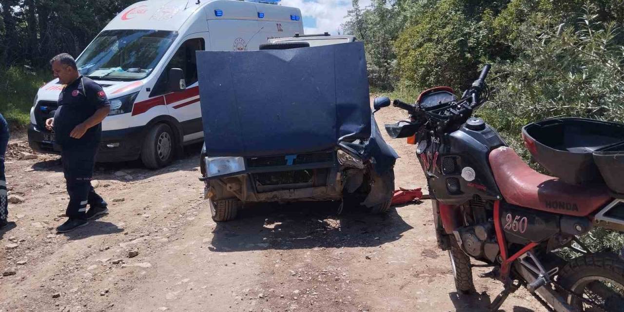Sivas’ta Motosikletle Otomobil Çarpıştı: 2 Yaralı