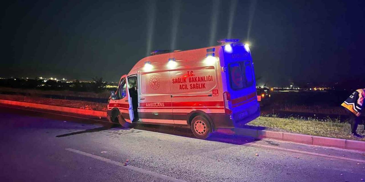 Kontrolden Çıkan Ambulans Refüje Çıktı: 4 Yaralı