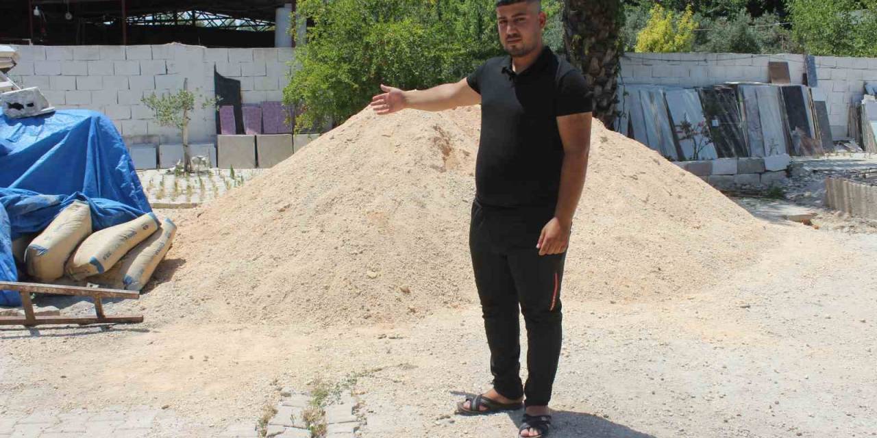 Depremde Evi Yıkılan Aile Sıcak Yuva Hayali Kurarken 400 Bin Tl Dolandırıldı