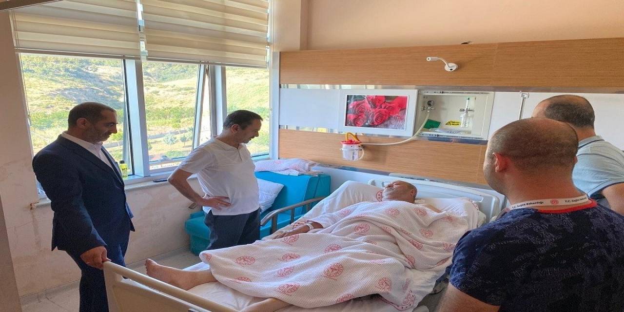 Vali Aktaş, Söndürme Çalışmalarına Giderken Kaza Geçirerek Yaralanan Vatandaşı Ziyaret Etti