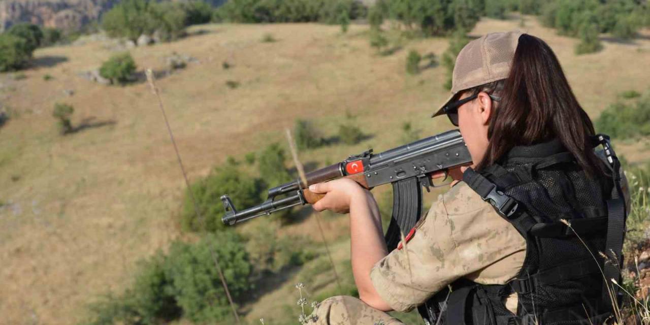 Kadın Güvenlik Korucusu 6 Yıldır Eli Tetikte Görev Yapıyor