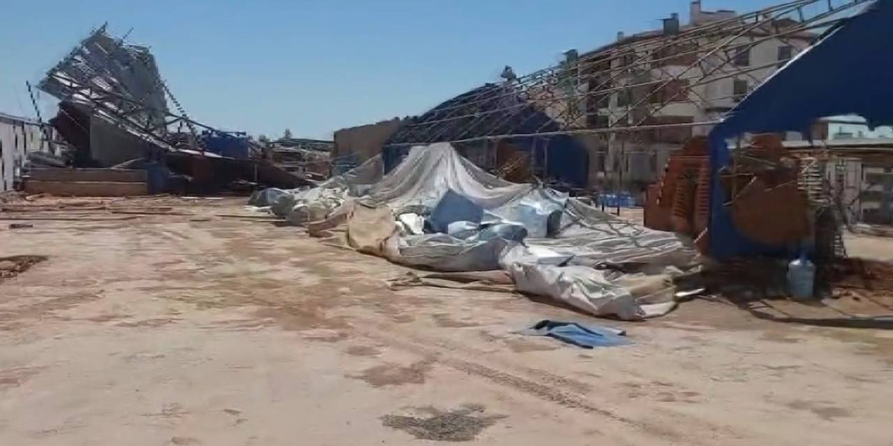 Gaziantep’te Şiddetli Rüzgar Yemekhanenin Çatısını Uçurdu