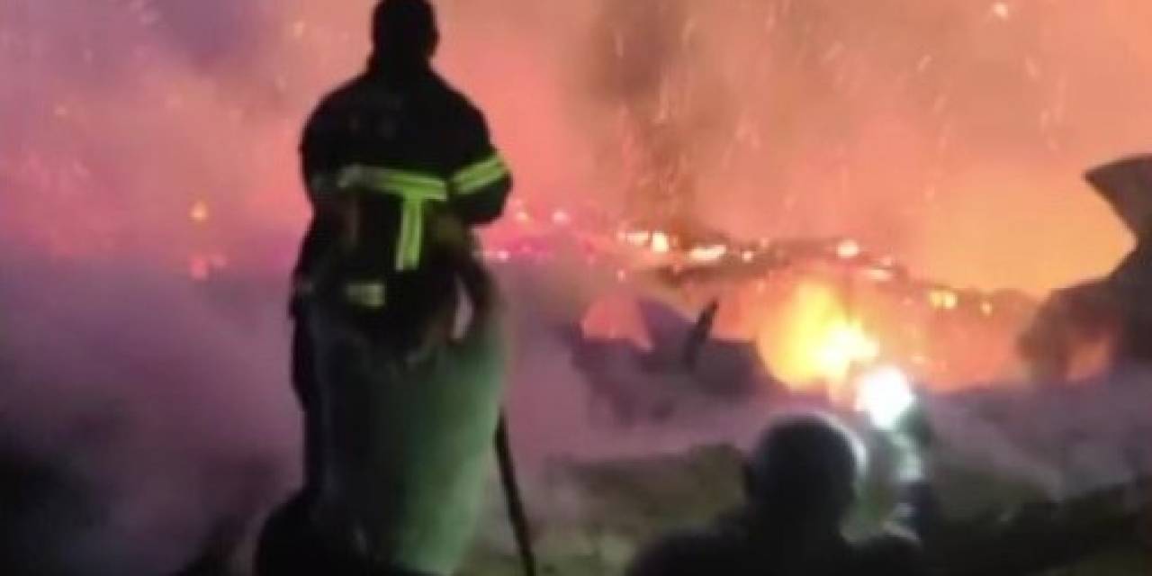 Evde Çıkan Yangında 2 Büyükbaş Ve 1 Köpek Telef Oldu