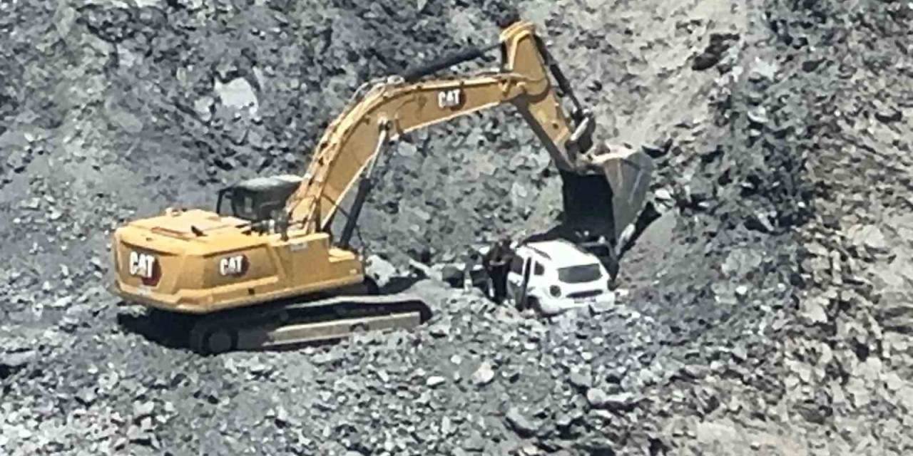 İstanbul’da Maden Sahasında Akıl Almaz Kaza: Sonu Olmayan Yolda Araç Şarampole Uçtu