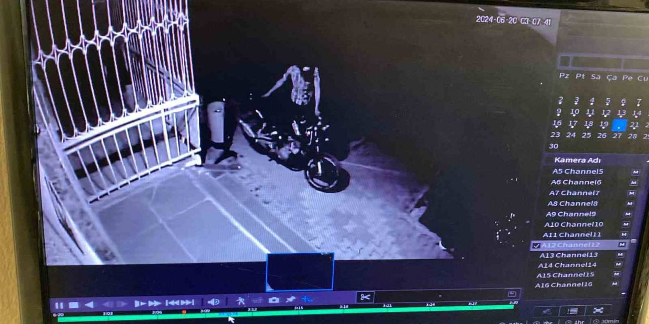 Motosiklet Hırsızı Kameralara Yakalandı