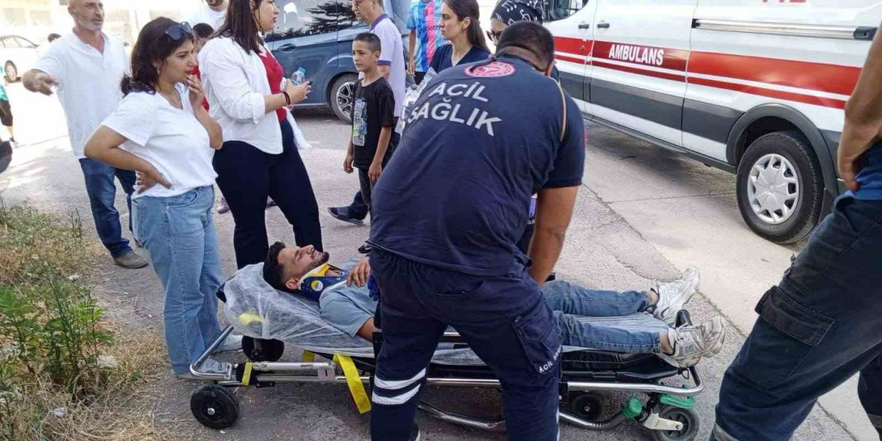 Hafif Ticari Araç Otomobile Çarptı: 1 Yaralı