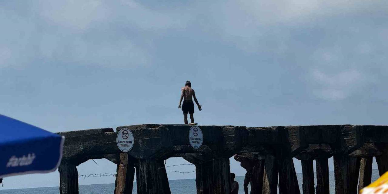 Yasağa Rağmen İskeleye Çıkıp Canlarını Hiçe Saydılar