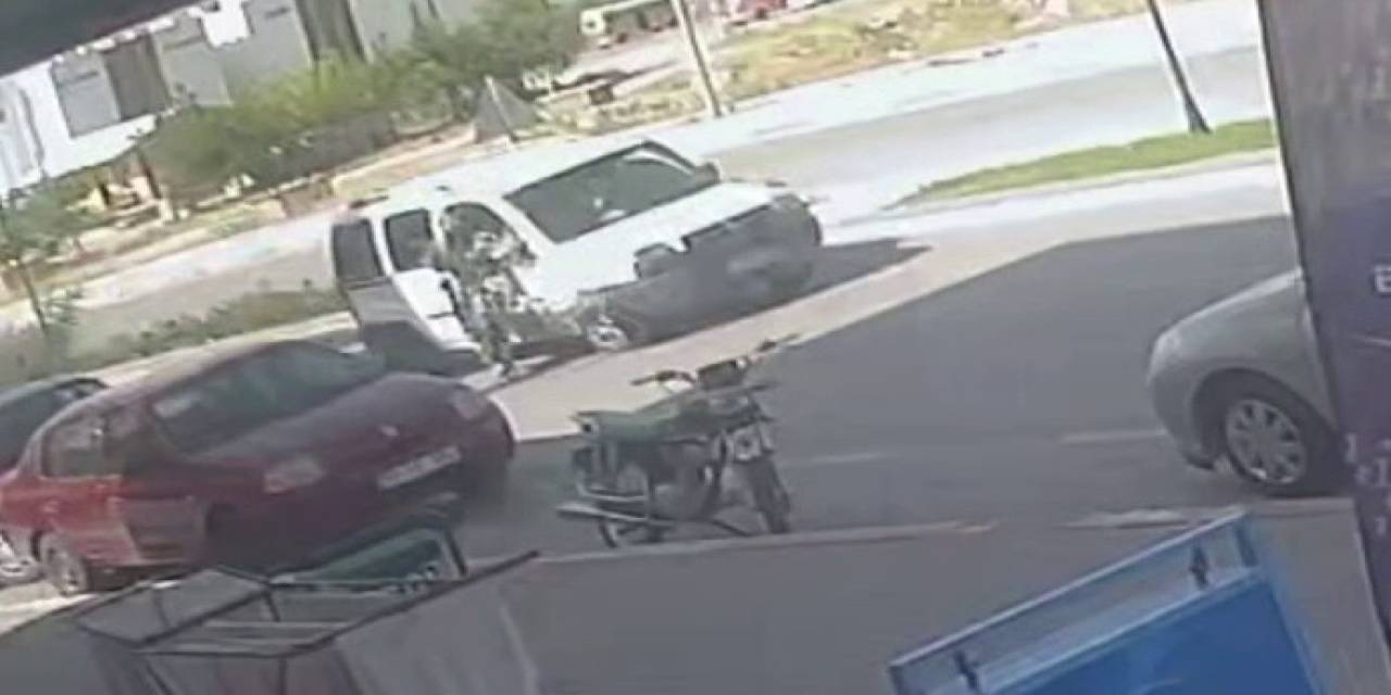 Aracın Altında Kalmaktan Kıl Payı Kurtuldu: O Anlar Kamerada